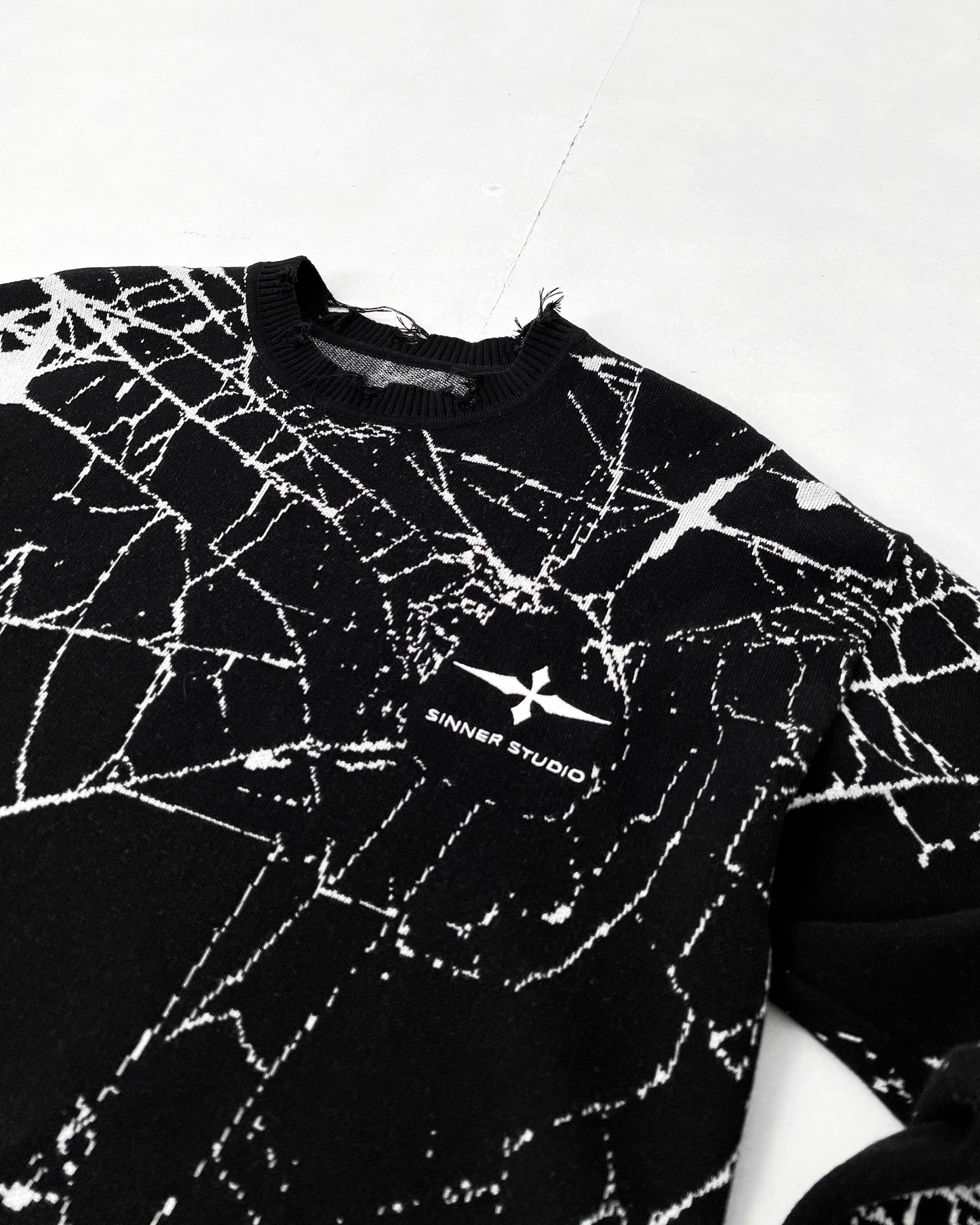 SPIDER WEB DISTRESSED JUMPER i